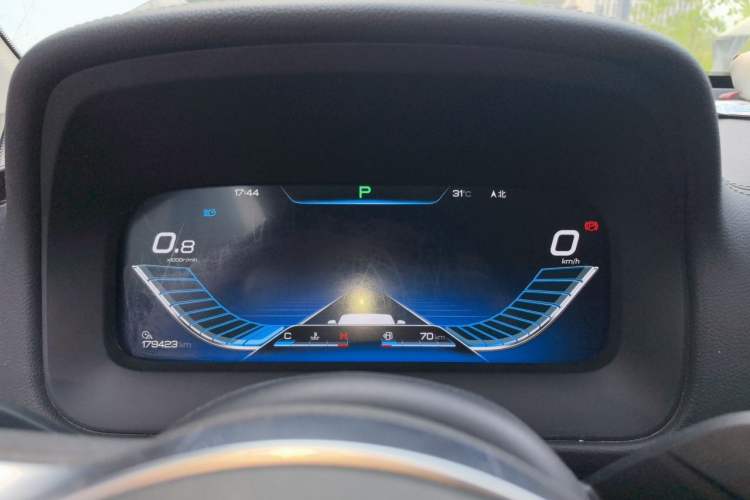 Used BYD Tang 2018 2.0T Automatic SmartConnect Prestige 7-Seater China V Standard Instrument Cluster