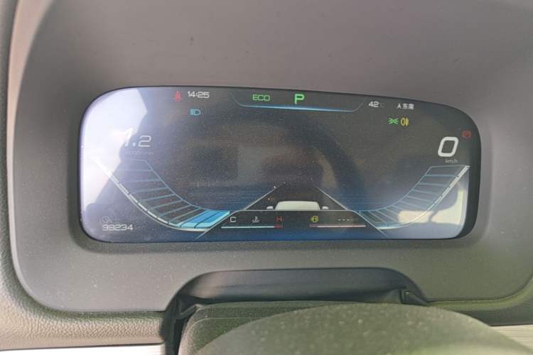 Used BYD Tang 2018 2.0T Automatic SmartConnect Prestige 7-Seater China V Standard Instrument Cluster