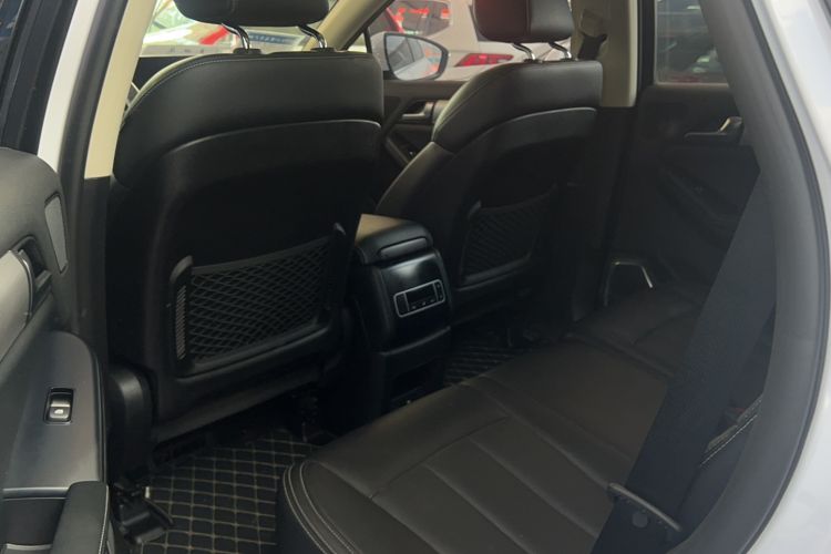Used BYD Tang 2018 2.0T Automatic SmartConnect Prestige 7-Seater China V Standard Interior 2