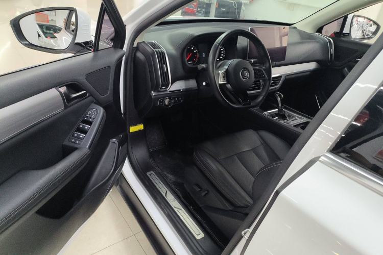 Used BYD Tang 2018 2.0T Automatic SmartConnect Prestige 5-Seater Emission Standard China V Interior 2