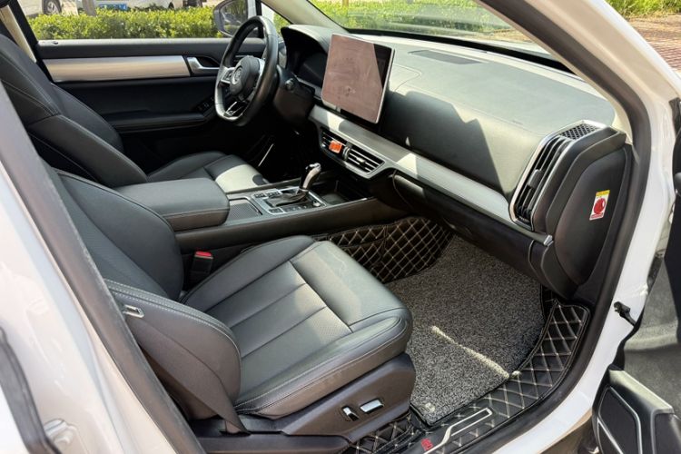 Used BYD Tang 2018 2.0T Automatic SmartConnect Prestige 7-Seater China V Standard Interior 3