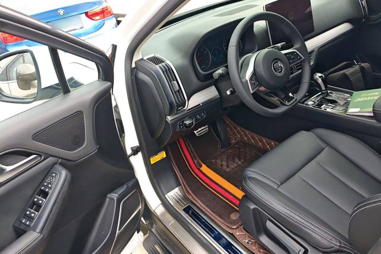Used BYD Tang 2018 2.0T Automatic SmartConnect Luxury 7-Seater China V Emission Standard Interior 3