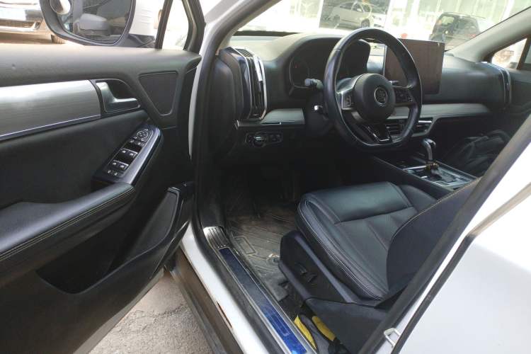 Used BYD Tang 2018 2.0T Automatic Smart Connect Prestige 7-Seater China V Standard Interior 3