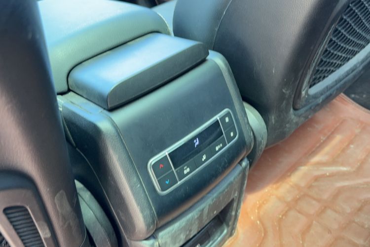 Used BYD Tang 2018 2.0T Automatic SmartConnect Prestige 7-Seater China V Standard Interior 4