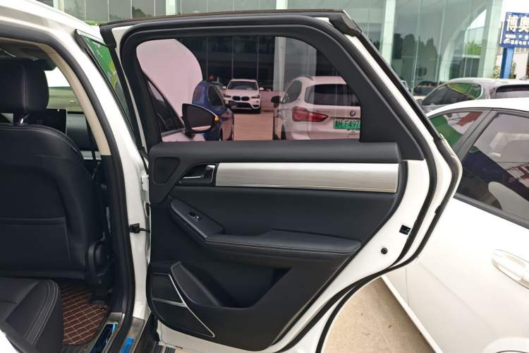 Used BYD Tang 2018 2.0T Automatic SmartConnect Luxury 7-Seater China V Emission Standard Interior 6