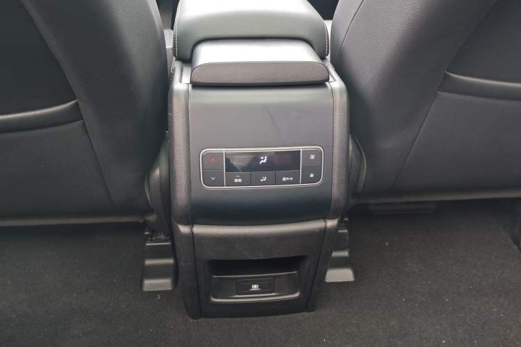 Used BYD Tang 2018 2.0T Automatic Smart Connect Prestige 7-Seater China V Standard Interior 7