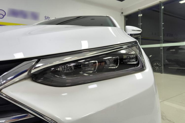 Used BYD Tang 2018 2.0T Automatic Smart Connect Prestige 5-Seater National Emission Standard V Left Front Headlight