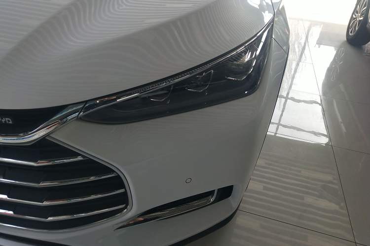 Used BYD Tang 2018 2.0T Automatic SmartConnect Prestige 7-Seater China V Standard Left Front Headlight