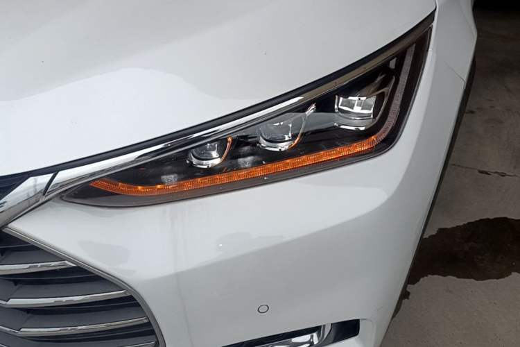 Used BYD Tang 2018 2.0T Automatic SmartConnect Luxury Edition 5 Seats China V Standard Left Front Headlight