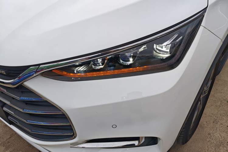 Used BYD Tang 2018 2.0T Automatic SmartConnect Luxury 7-Seater China V Emission Standard Left Front Headlight
