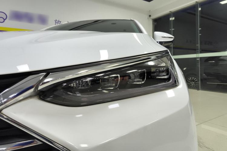 Used BYD Tang 2018 2.0T Automatic Smart Connect Prestige 5-Seater National Emission Standard V Left Front Headlight