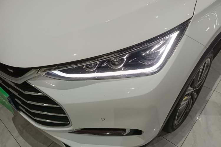 Used BYD Tang 2018 2.0T Automatic SmartConnect Prestige 7-Seater China V Standard Left Front Headlight