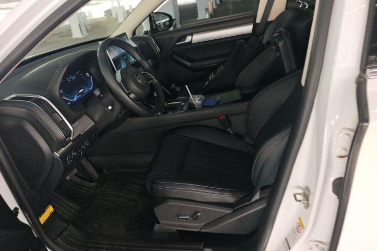 Used BYD Tang 2018 2.0T Automatic SmartConnect Prestige 7-Seater China V Standard Left Front Seat