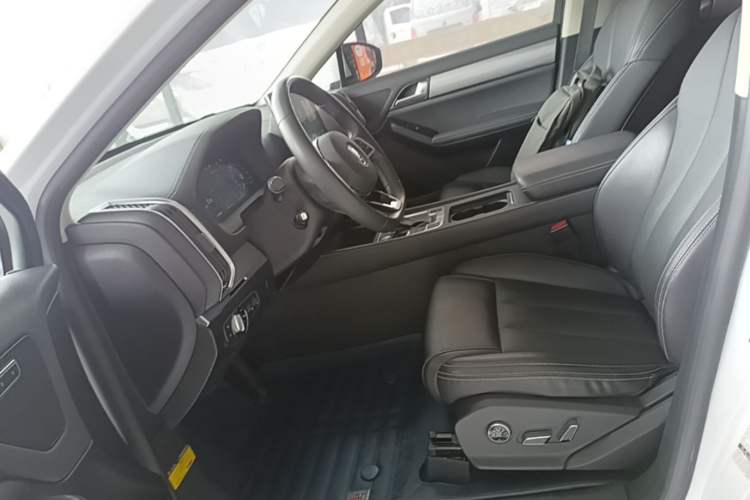 Used BYD Tang 2018 2.0T Automatic SmartConnect Prestige 7-Seater China V Standard Left Front Seat