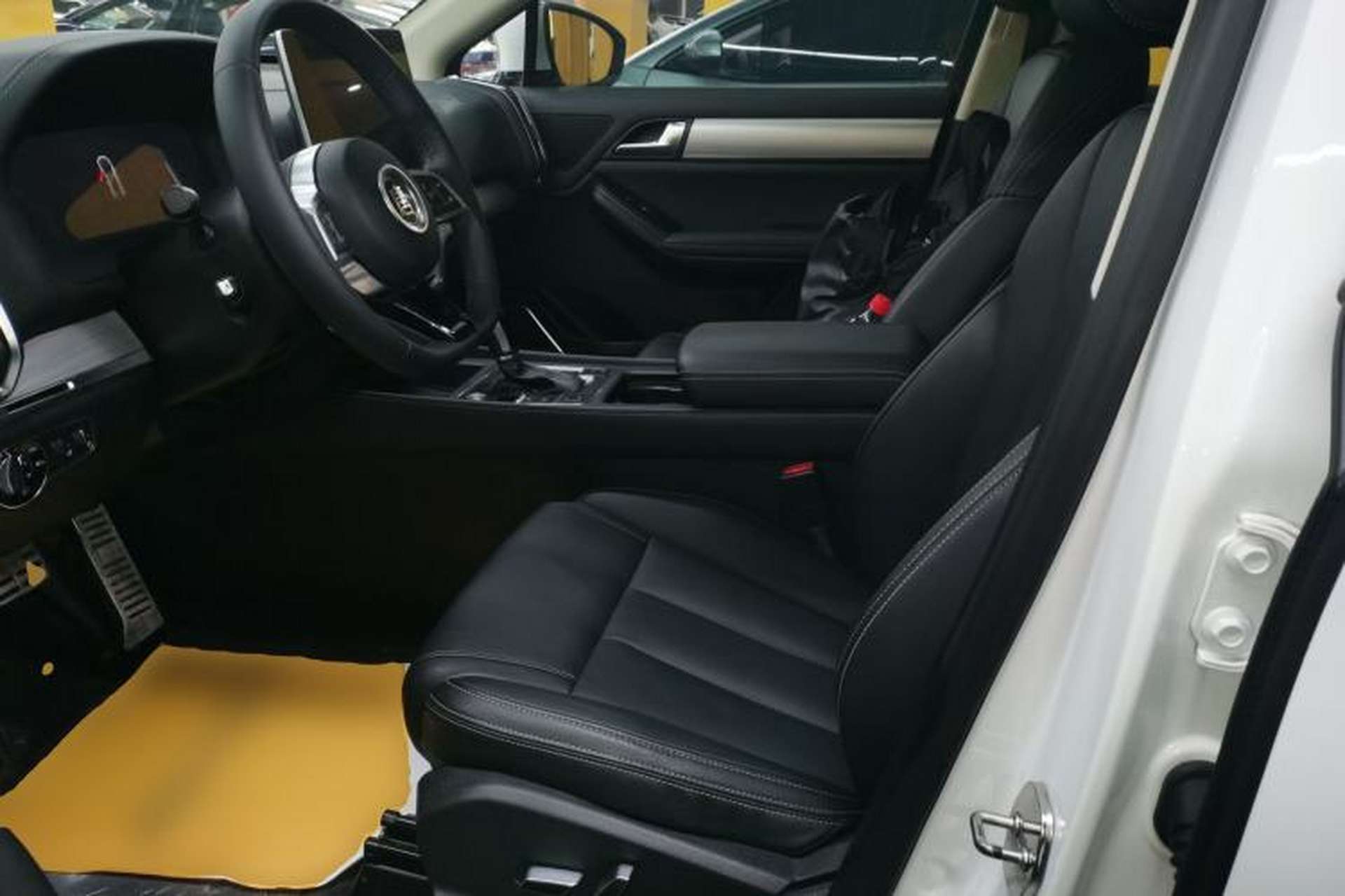 Used BYD Tang 2018 2.0T Automatic SmartConnect Prestige 7-Seater China V Standard Left Front Seat