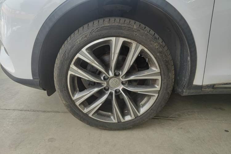 Used BYD Tang 2018 2.0T Automatic Smart Connect Prestige 7-Seater China V Standard Left Front Wheel Hub