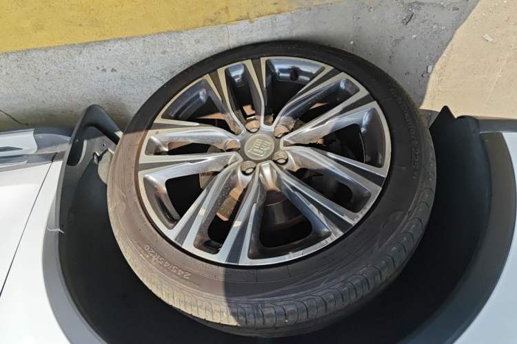 Used BYD Tang 2018 2.0T Automatic SmartConnect Prestige 7-Seater China V Standard Left Front Wheel Hub