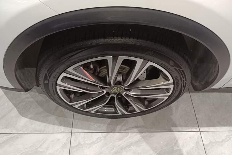 Used BYD Tang 2018 2.0T Automatic SmartConnect Prestige 7-Seater China V Standard Left Front Wheel Hub