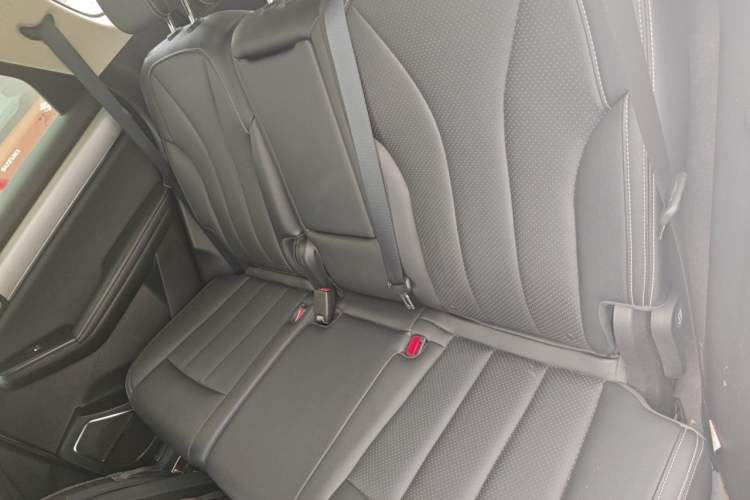 Used BYD Tang 2018 2.0T Automatic SmartConnect Prestige 7-Seater China V Standard Left Rear Seat