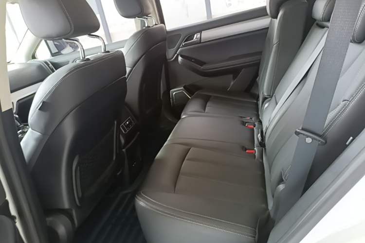 Used BYD Tang 2018 2.0T Automatic SmartConnect Prestige 7-Seater China V Standard Left Rear Seat