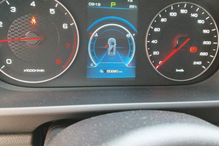 Used BYD Tang 2018 2.0T Automatic Smart Connect Prestige 7-Seater China V Standard Odometer Close Up