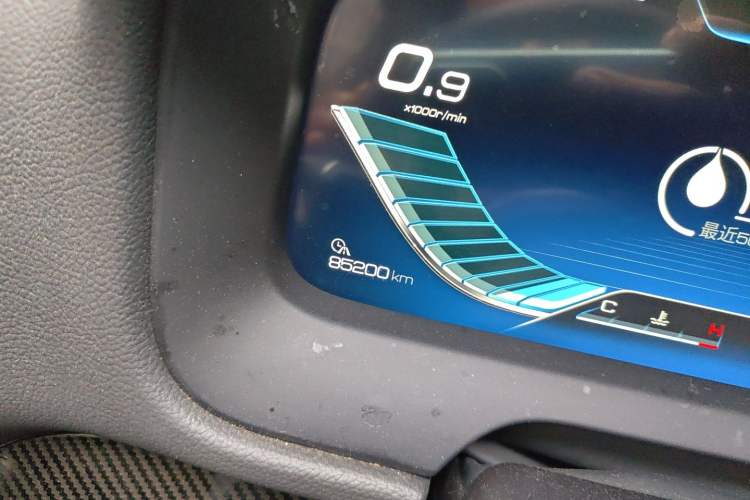 Used BYD Tang 2018 2.0T Automatic SmartConnect Prestige 7-Seater China V Standard Odometer Close Up