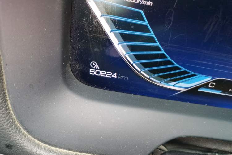 Used BYD Tang 2018 2.0T Automatic SmartConnect Prestige 7-Seater China V Standard Odometer Close Up
