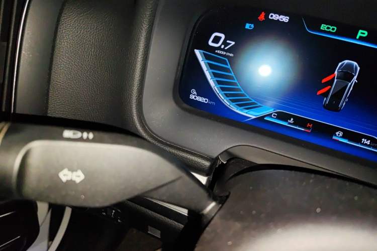 Used BYD Tang 2018 2.0T Automatic SmartConnect Prestige 7-Seater China V Standard Odometer Close Up