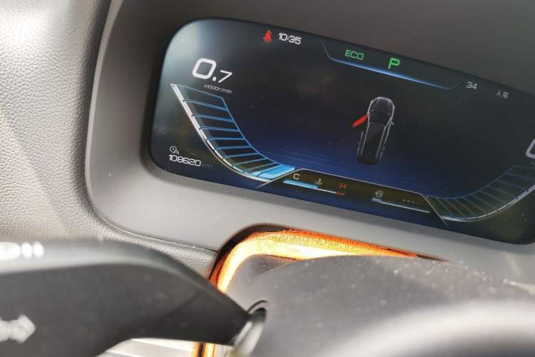 Used BYD Tang 2018 2.0T Automatic SmartConnect Prestige 7-Seater China V Standard Odometer Close Up
