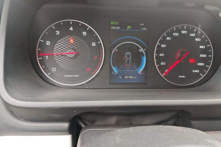 Used BYD Tang 2018 2.0T Automatic SmartConnect Luxury 7-Seater China V Emission Standard Odometer Close Up