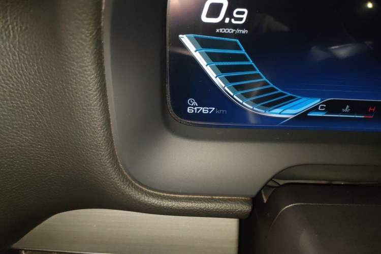Used BYD Tang 2018 2.0T Automatic SmartConnect Prestige 7-Seater China V Standard Odometer Close Up