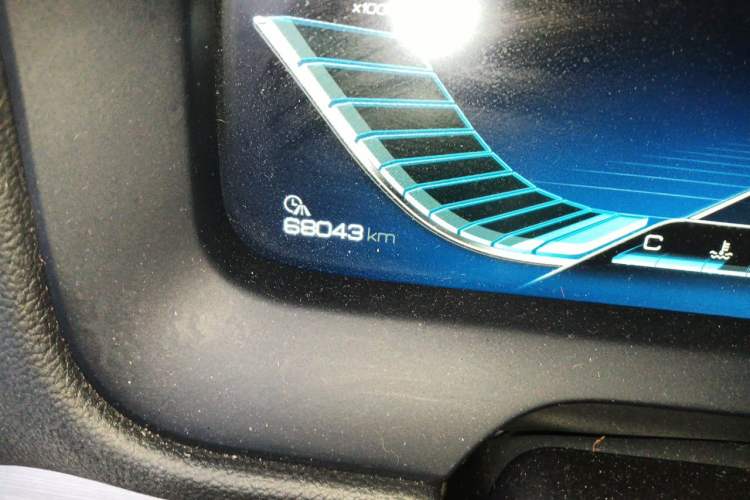 Used BYD Tang 2018 2.0T Automatic SmartConnect Prestige 7-Seater China V Standard Odometer Close Up