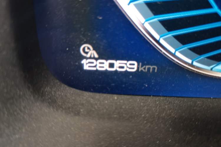 Used BYD Tang 2018 2.0T Automatic SmartConnect Prestige 7-Seater China V Standard Odometer Close Up