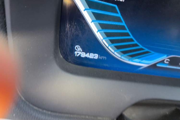 Used BYD Tang 2018 2.0T Automatic SmartConnect Prestige 7-Seater China V Standard Odometer Close Up