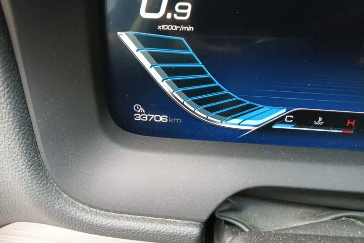Used BYD Tang 2018 2.0T Automatic SmartConnect Prestige 7-Seater China V Standard Odometer Close Up