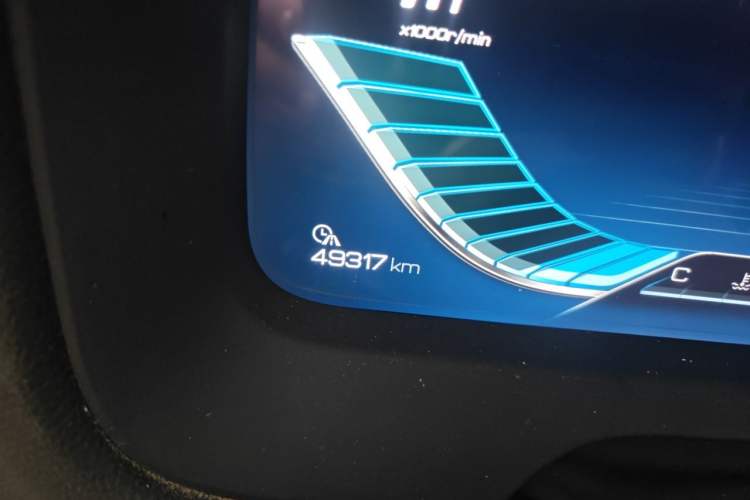 Used BYD Tang 2018 2.0T Automatic SmartConnect Prestige 7-Seater China V Standard Odometer Close Up