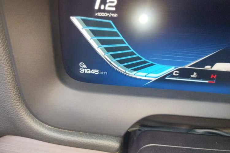 Used BYD Tang 2018 2.0T Automatic SmartConnect Prestige 7-Seater China V Standard Odometer Close Up