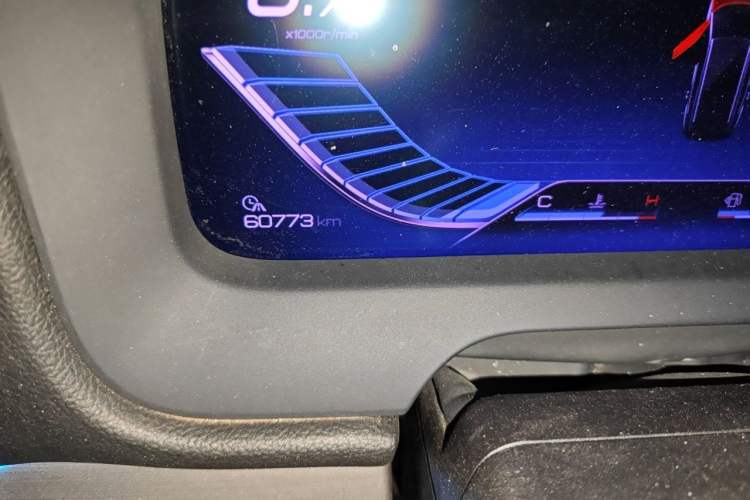 Used BYD Tang 2018 2.0T Automatic SmartConnect Prestige 7-Seater China V Standard Odometer Close Up