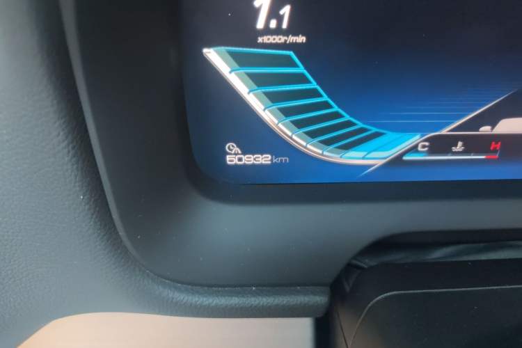 Used BYD Tang 2018 2.0T Automatic SmartConnect Prestige 7-Seater China V Standard Odometer Close Up