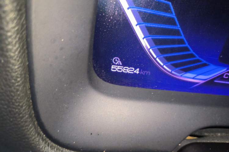 Used BYD Tang 2018 2.0T Automatic SmartConnect Prestige 7-Seater China V Standard Odometer Close Up