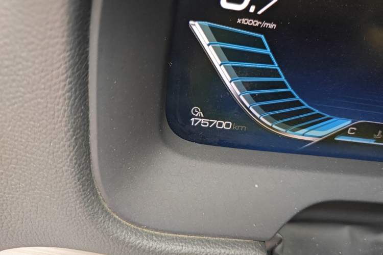 Used BYD Tang 2018 2.0T Automatic SmartConnect Prestige 7-Seater China V Standard Odometer Close Up