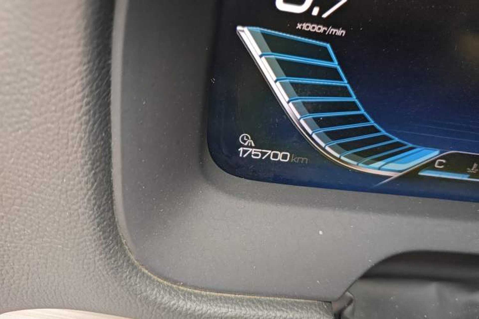 Used BYD Tang 2018 2.0T Automatic SmartConnect Prestige 7-Seater China V Standard Odometer Close Up