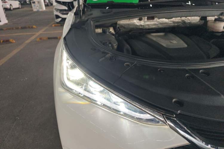 Used BYD Tang 2018 2.0T Automatic SmartConnect Prestige 7-Seater China V Standard Right Front Headlight