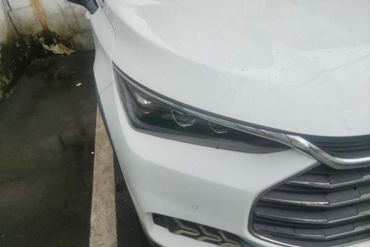Used BYD Tang 2018 2.0T Automatic SmartConnect Luxury Version 7 Seats China V Standard Right Front Headlight