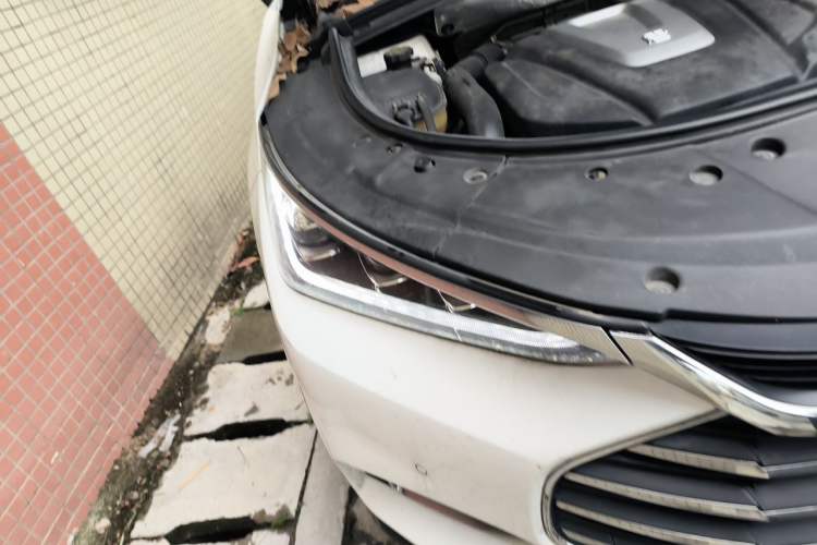 Used BYD Tang 2018 2.0T Automatic Smart Connect Prestige 7-Seater China V Standard Right Front Headlight