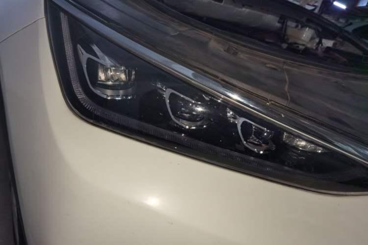 Used BYD Tang 2018 2.0T Automatic Smart Connect Prestige 7-Seater China V Standard Right Front Headlight