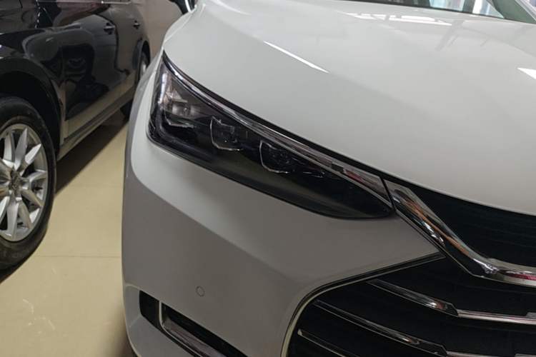 Used BYD Tang 2018 2.0T Automatic SmartConnect Prestige 7-Seater China V Standard Right Front Headlight
