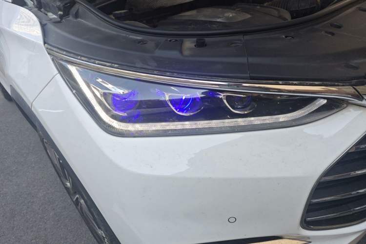 Used BYD Tang 2018 2.0T Automatic SmartConnect Prestige 7-Seater China V Standard Right Front Headlight