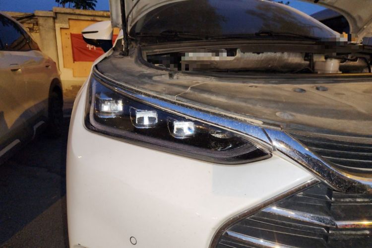 Used BYD Tang 2018 2.0T Automatic SmartConnect Prestige 7-Seater China V Standard Right Front Headlight