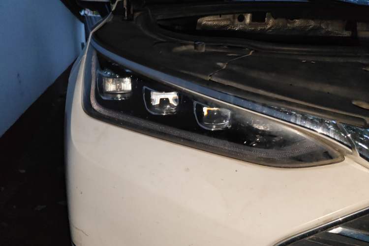 Used BYD Tang 2018 2.0T Automatic Smart Connect Prestige 7-Seater China V Standard Right Front Headlight